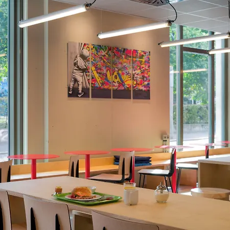 Ibis Budget Hotel *