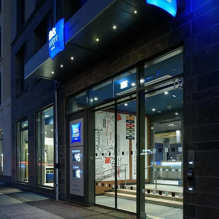 Ibis Budget Hotel *